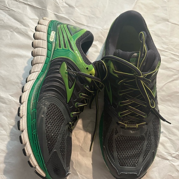 Brooks Dynamic Gray and Green Sneakers - Picture 10 of 14